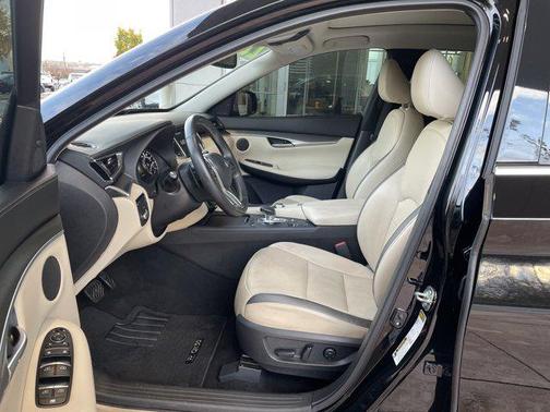 2022 INFINITI QX50 LUXE