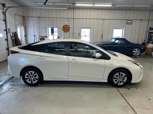 2016 Toyota Prius Three