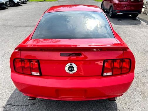 2005 Ford Mustang GT Premium