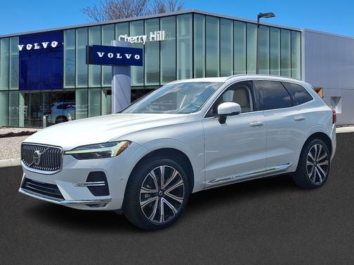 2023 Volvo XC60 B5 Ultimate Bright Theme