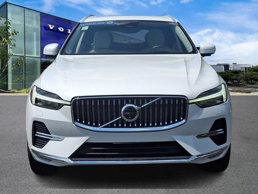 2023 Volvo XC60 B5 Ultimate Bright Theme
