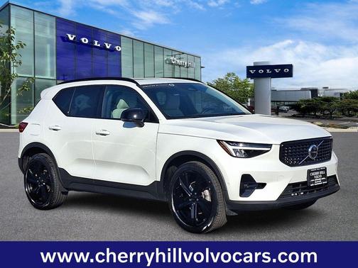 Crystal White 2023 Volvo XC40 Plus
