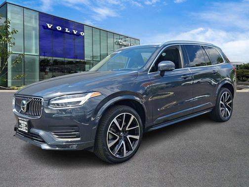 2022 Volvo XC90 T6 Momentum