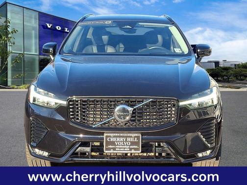 2023 Volvo XC60 B6 Ultimate Dark Theme