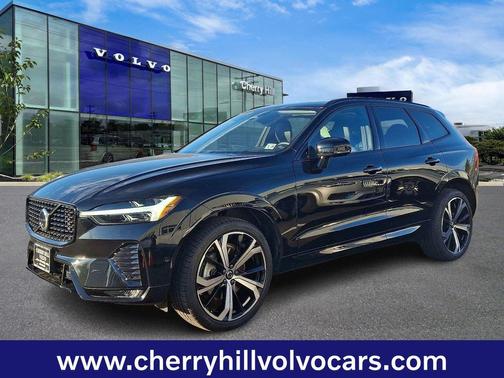 2023 Volvo XC60 B6 Ultimate Dark Theme