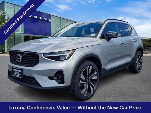 Silver Dawn 2023 Volvo XC40 Plus