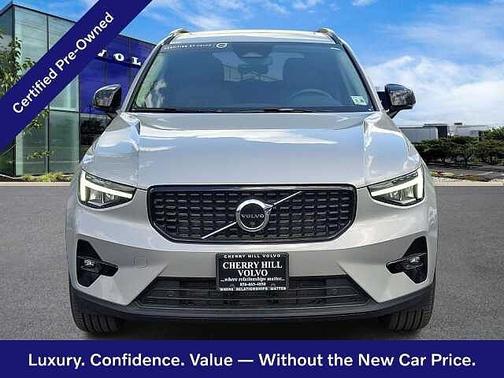 Silver Dawn 2023 Volvo XC40 Plus