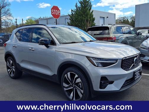 Silver Dawn 2023 Volvo XC40 Plus