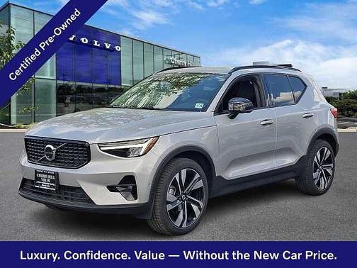 Silver Dawn 2023 Volvo XC40 Plus