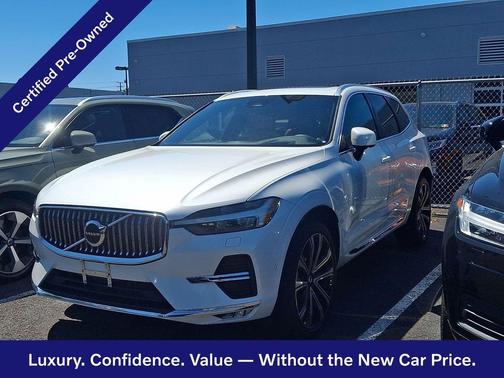 Crystal White 2023 Volvo XC60 B5 Ultimate Bright Theme