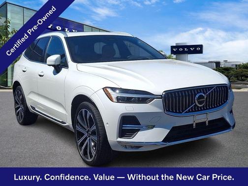Crystal White 2023 Volvo XC60 B5 Ultimate Bright Theme