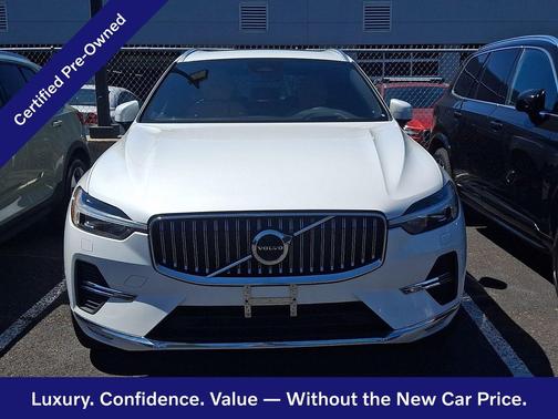 Crystal White 2023 Volvo XC60 B5 Ultimate Bright Theme