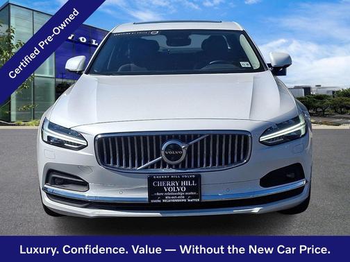 Crystal White 2023 Volvo S90 Plus