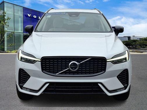 2023 Volvo XC60 B5 Plus Dark Theme