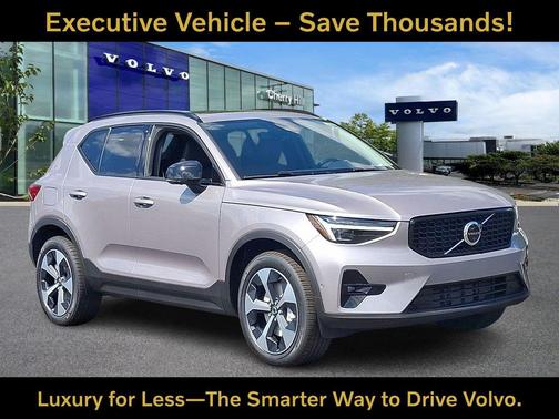 Aurora Silver 2026 Volvo XC40 Plus