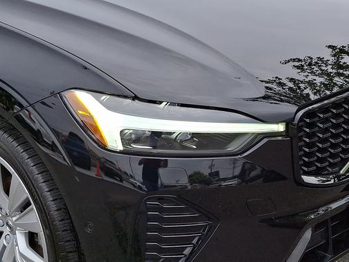 2023 Volvo XC60 B5 Plus Dark Theme