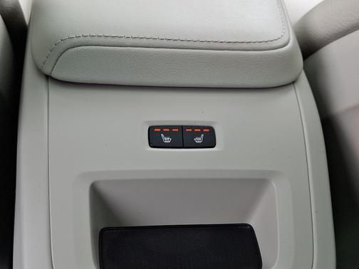 2023 Volvo XC60 B5 Plus Dark Theme