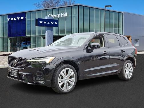 2023 Volvo XC60 B5 Plus Dark Theme