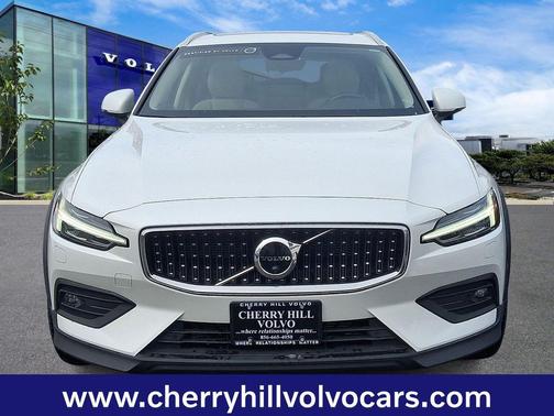2023 Volvo V60 Cross Country Plus