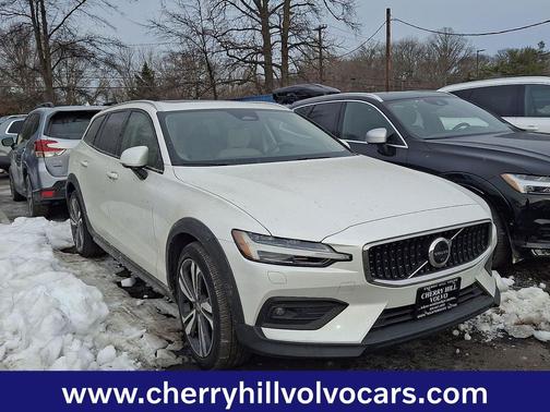 2023 Volvo V60 Cross Country Plus