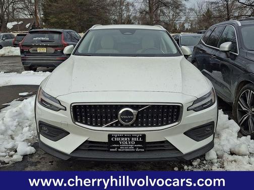 2023 Volvo V60 Cross Country Plus