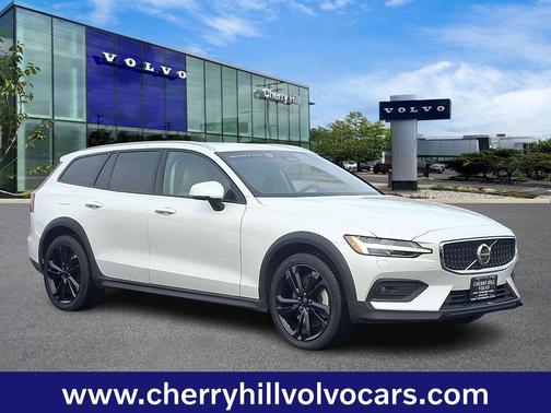 2023 Volvo V60 Cross Country Plus