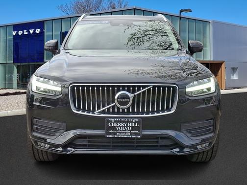 2022 Volvo XC90 T6 Momentum 7 Passenger