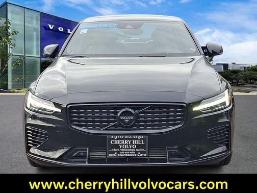 2022 Volvo S60 Recharge Plug-In Hybrid T8 Black Edition R-Design Extended Range