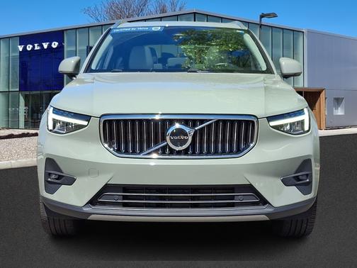 2024 Volvo XC40 B5 Plus Bright Theme