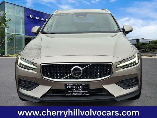 2023 Volvo V60 Cross Country Plus