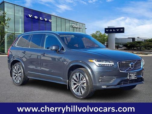 2022 Volvo XC90 T6 Momentum