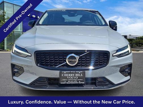 Vapour Grey 2024 Volvo S60 Core