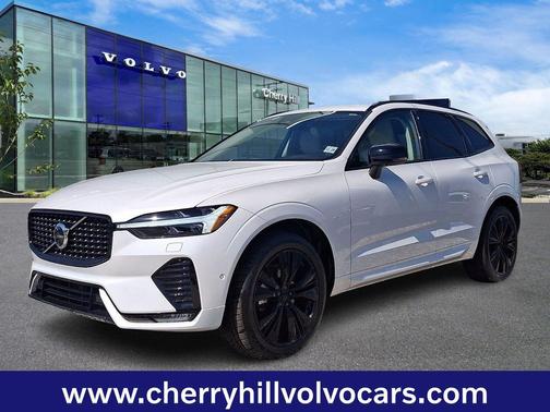 Crystal White 2024 Volvo XC60 Plus