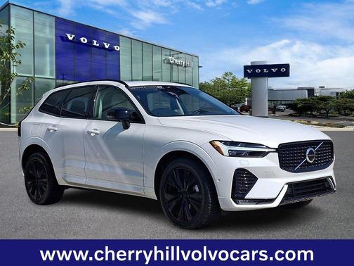 Crystal White 2024 Volvo XC60 Plus
