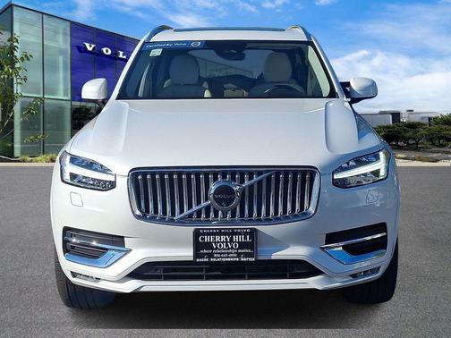 2024 Volvo XC90 B6 Plus Bright Theme