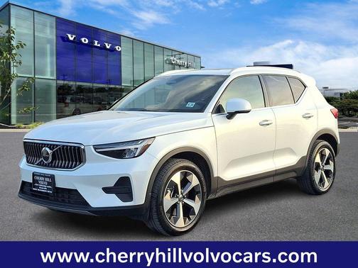 2025 Volvo XC40 Core