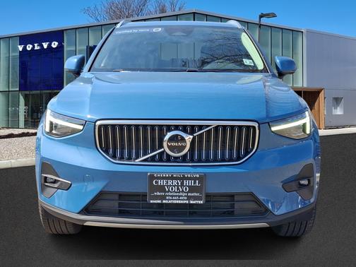 2024 Volvo XC40 B5 Ultimate Bright Theme