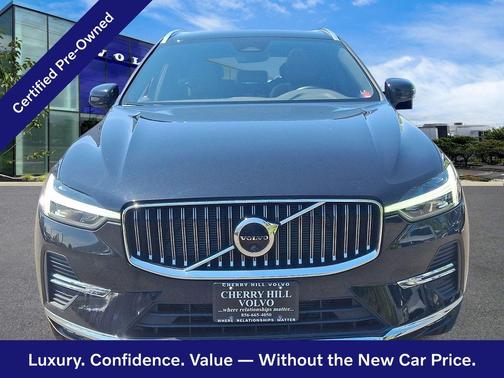 Onyx Black 2023 Volvo XC60 Plus