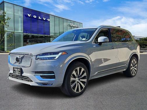 2025 Volvo XC90 B6 Plus 7-Seater