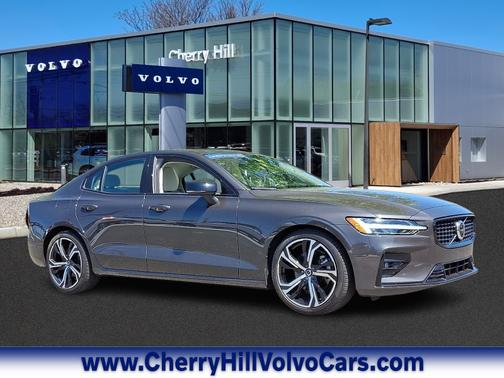 2024 Volvo S60 B5 Plus Dark Theme