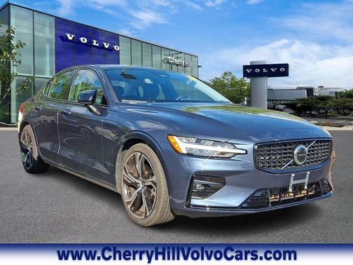 2024 Volvo S60 B5 Core Dark Theme