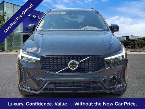 Onyx Black 2024 Volvo XC60 Plus