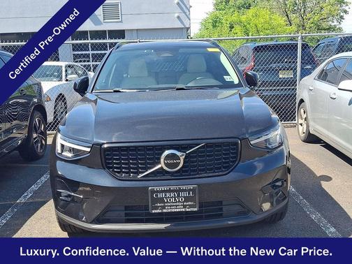 Onyx Black 2023 Volvo XC40 Plus