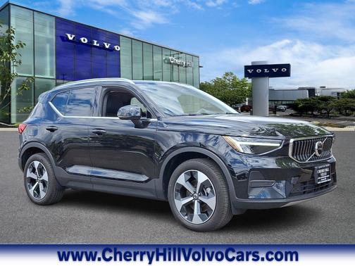 2025 Volvo XC40 B5 Core Bright Theme