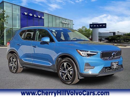2025 Volvo XC40 B5 Core
