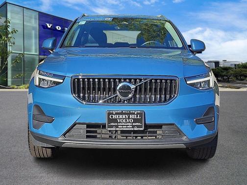 2025 Volvo XC40 B5 Core