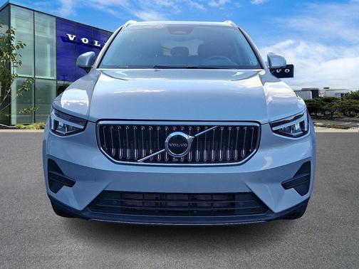 2024 Volvo XC40 B5 Core