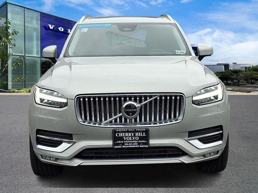 2024 Volvo XC90 B5 Plus