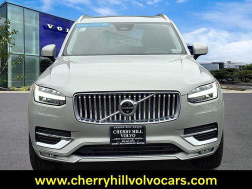 2024 Volvo XC90 B5 Plus