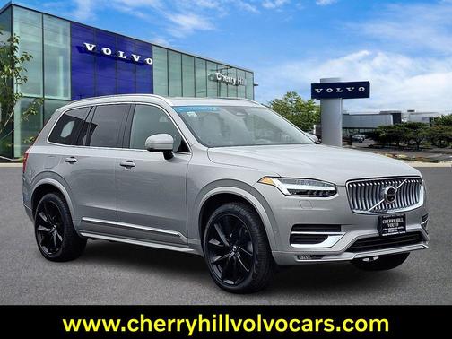 2024 Volvo XC90 B5 Plus